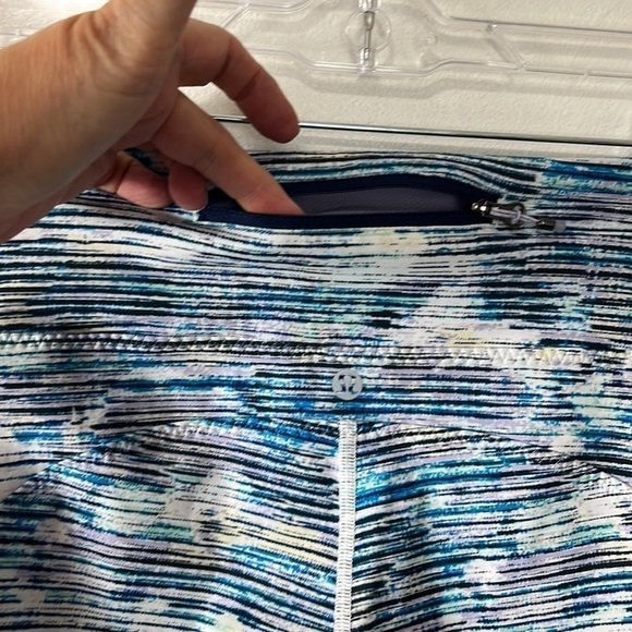 Lululemon Real Quick Tights in Blurry Belle Multi Blue  Women's 4 Ankle Crop 24" - Picture 12 of 15